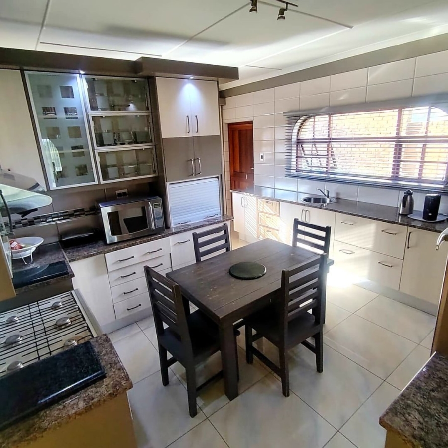6 Bedroom Property for Sale in Baysville Eastern Cape
